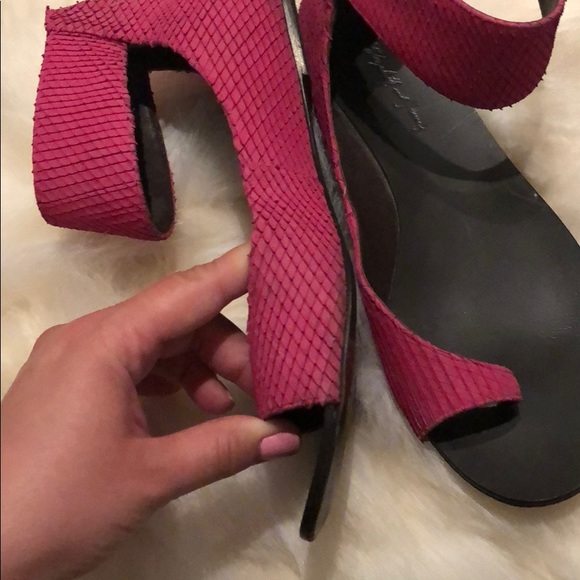 Elizabeth and James Sandals - Picture 6 of 7